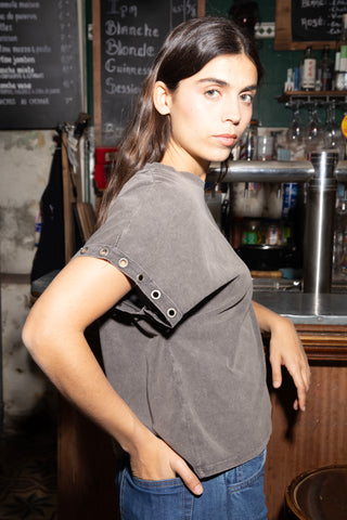T-shirt à oeillet en coton délavé