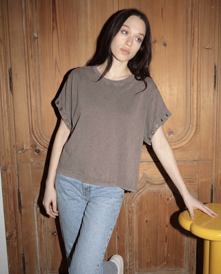 T-shirt à oeillet en coton délavé