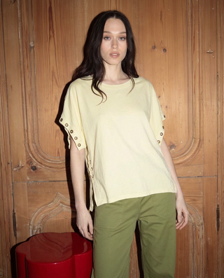 T-shirt à oeillet en coton délavé