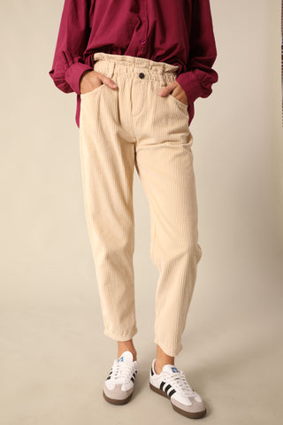 Pantalon carotte en velours taille élastiquée