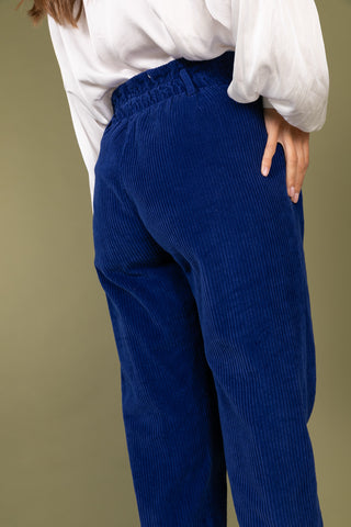 Pantalon carotte en velours taille élastiquée