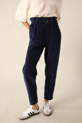 Pantalon carotte en velours taille élastiquée