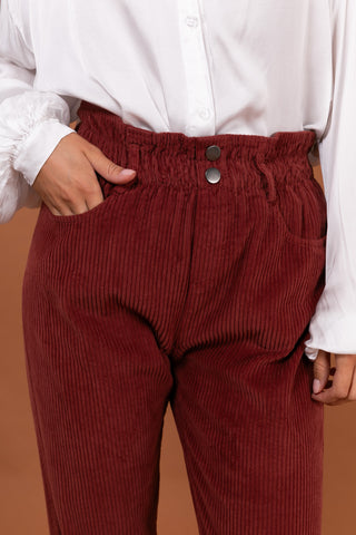 Pantalon carotte en velours taille élastiquée