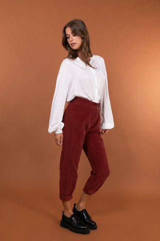 Pantalon carotte en velours taille élastiquée