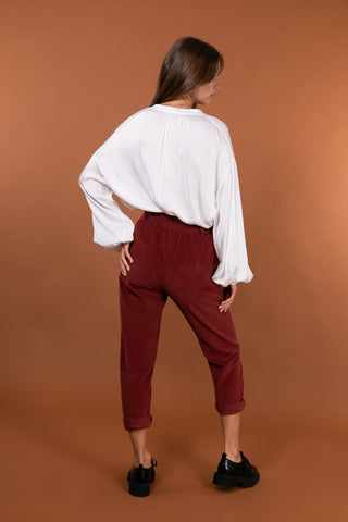 Pantalon carotte en velours taille élastiquée