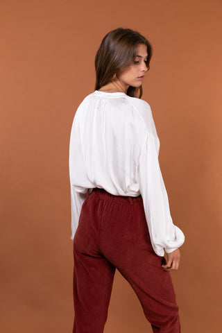 Pantalon carotte en velours taille élastiquée