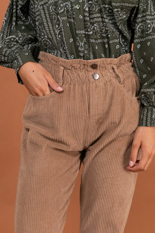 Pantalon carotte en velours taille élastiquée