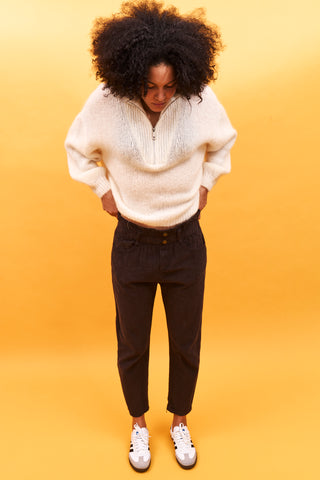 Pantalon carotte en velours taille élastiquée