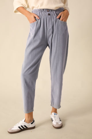 Pantalon carotte en velours taille élastiquée