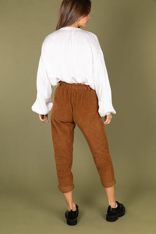 Pantalon carotte en velours taille élastiquée