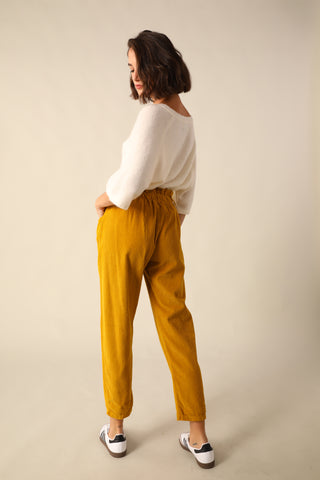 Pantalon carotte en velours taille élastiquée