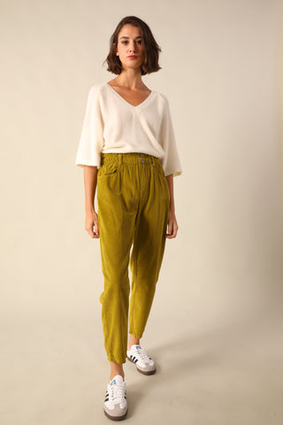 Pantalon carotte en velours taille élastiquée