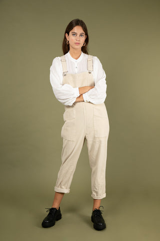 Salopette en velours coupe carotte