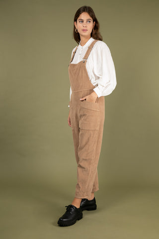 Salopette en velours coupe carotte