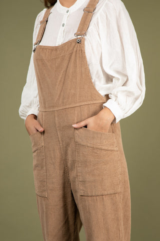 Salopette en velours coupe carotte