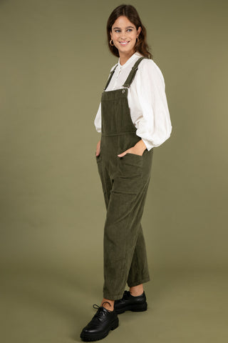 Salopette en velours coupe carotte