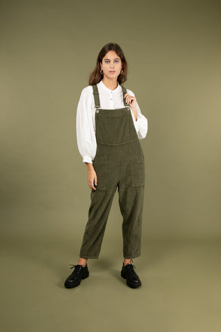 Salopette en velours coupe carotte