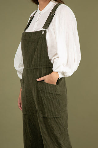 Salopette en velours coupe carotte