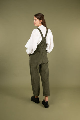 Salopette en velours coupe carotte