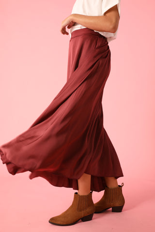 Jupe fluide en soie satinée