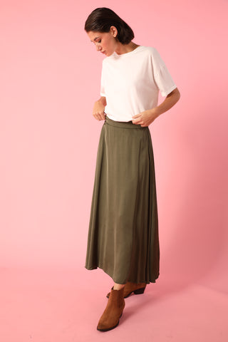 Jupe fluide en soie satinée