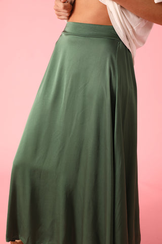 Jupe fluide en soie satinée