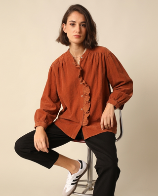 Chemise à volant en velours fin